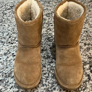 Great condition Bear Paw boots!!